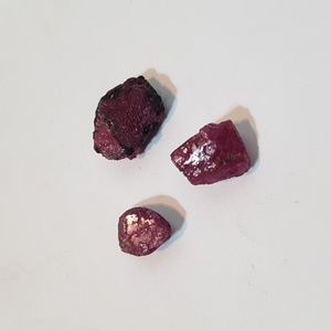 28ct 3 pc winza untreated ruby crystal lot tanzania